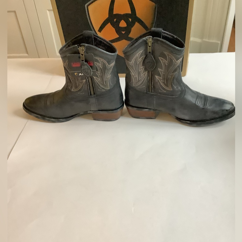 NIB Ariat Billie Side Zip 7” Distressed Pebbled Black Leather Cowboy Boots Sz 6 - Picture 2 of 11